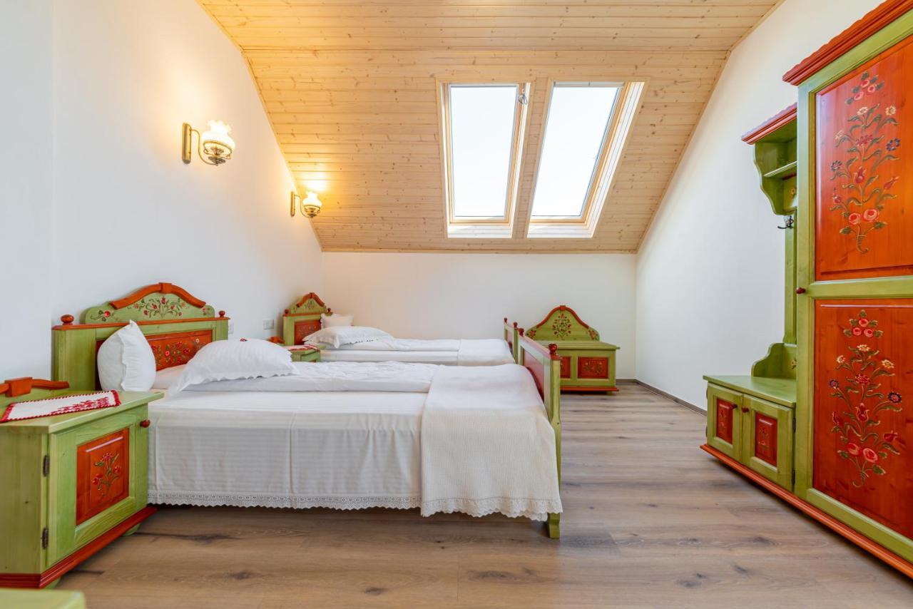 Conacul Secuiesc-Szekelyko Kuria Hotel Coltesti Buitenkant foto