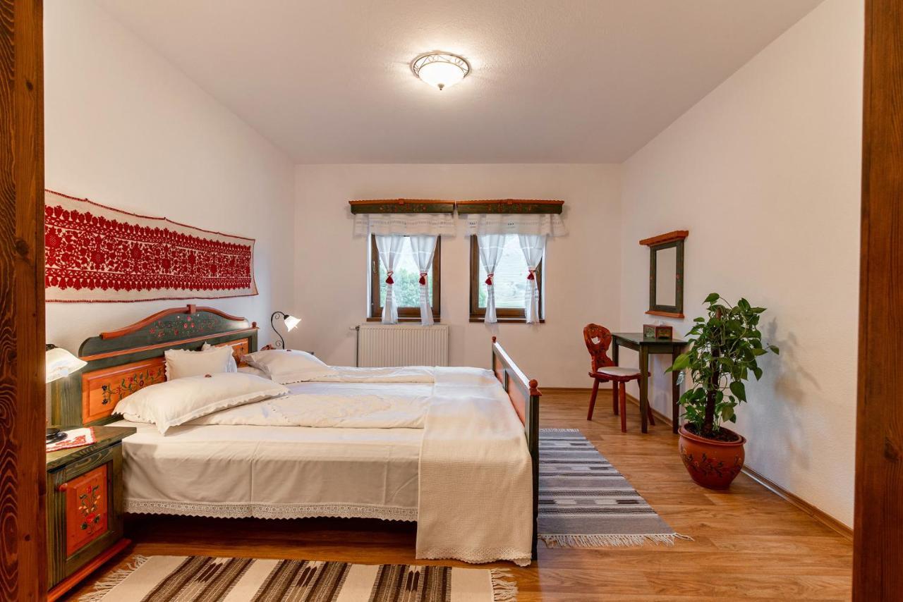 Conacul Secuiesc-Szekelyko Kuria Hotel Coltesti Buitenkant foto