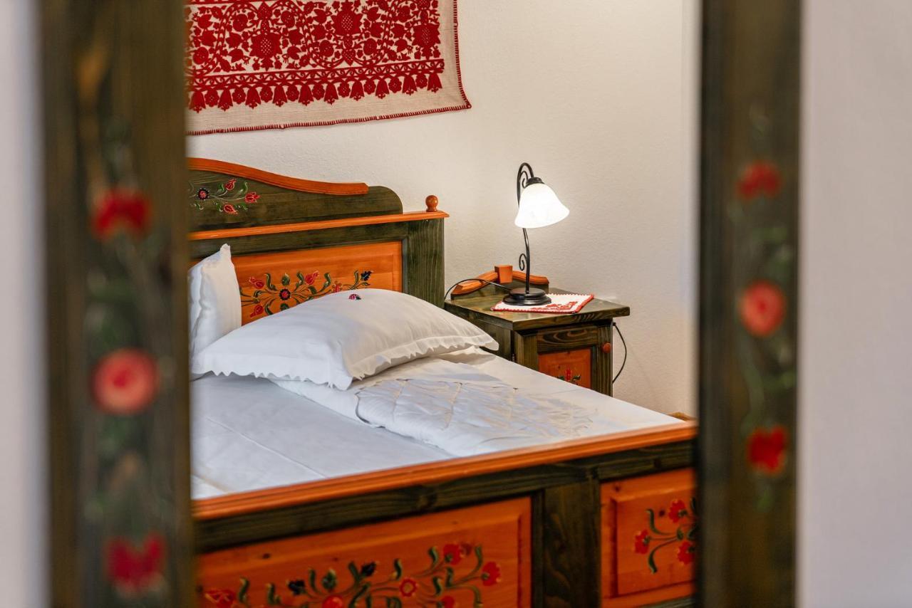 Conacul Secuiesc-Szekelyko Kuria Hotel Coltesti Buitenkant foto