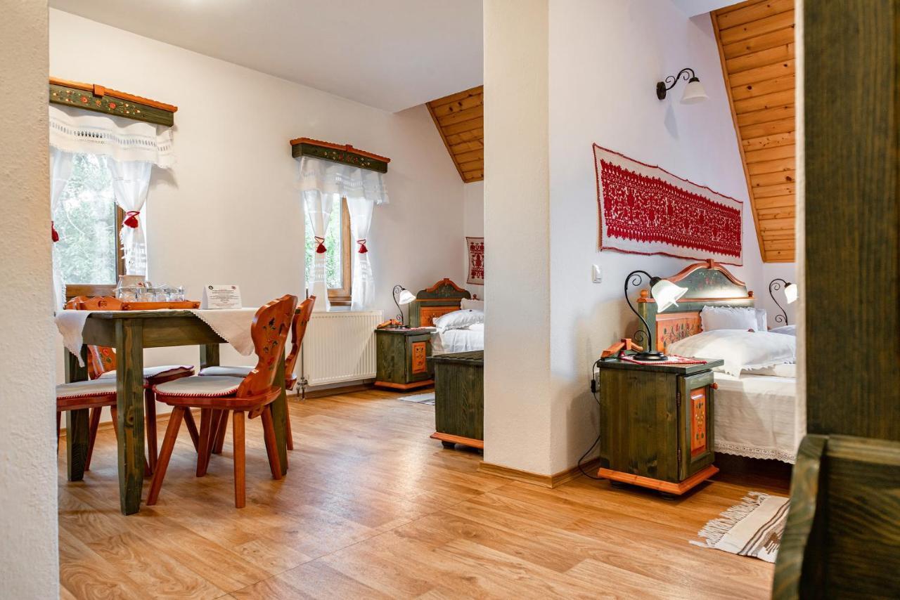 Conacul Secuiesc-Szekelyko Kuria Hotel Coltesti Buitenkant foto