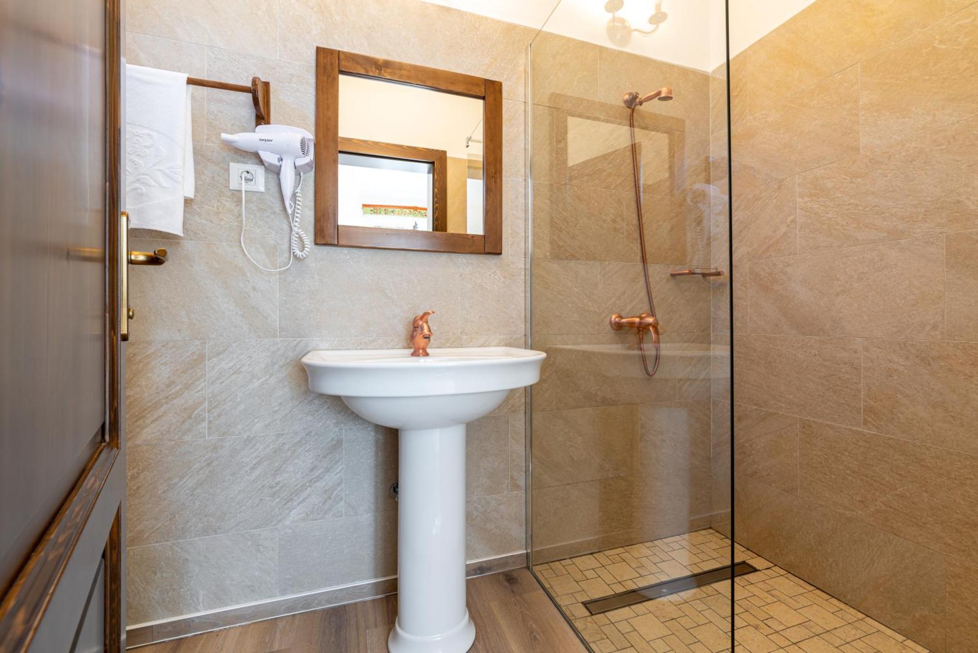 Conacul Secuiesc-Szekelyko Kuria Hotel Coltesti Buitenkant foto